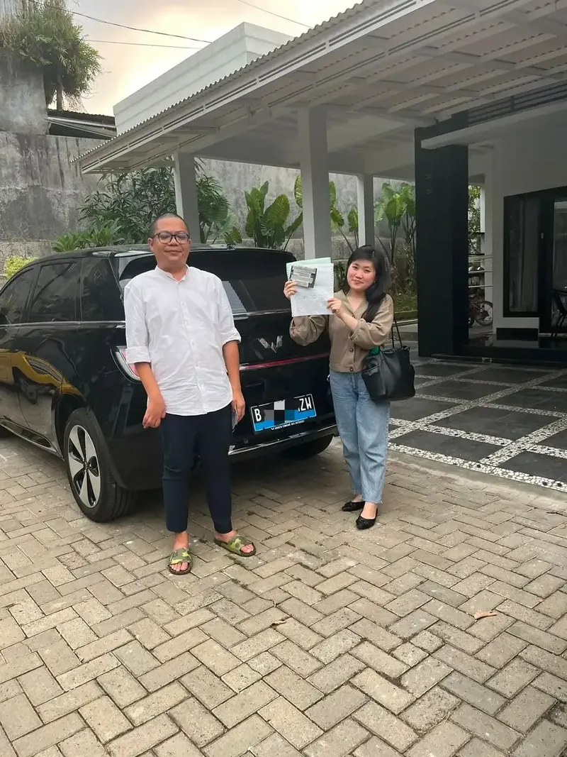 serah terima wuling cloud ev warna hitam