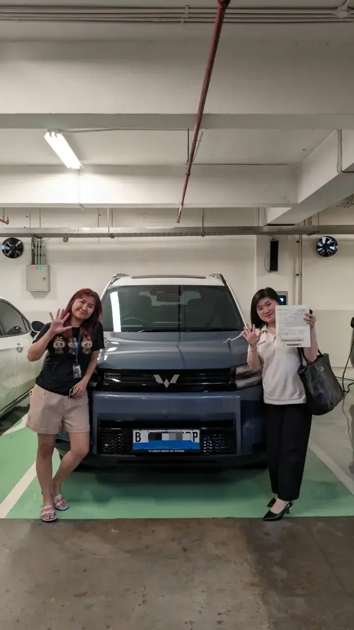 serah terima wuling eksion ev warna biru